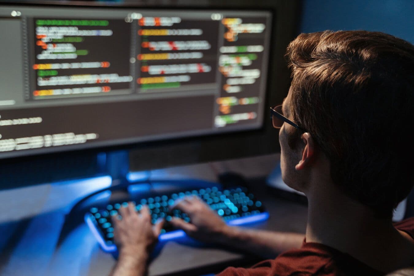 Backend-разработчик на Python за работой